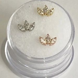 Anatometal 18k Gold Marquise Fan 3 Stone